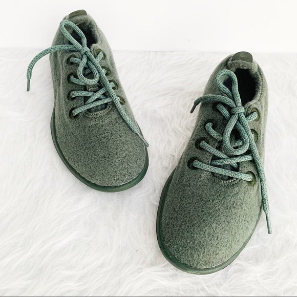 kelly green tennis shoes